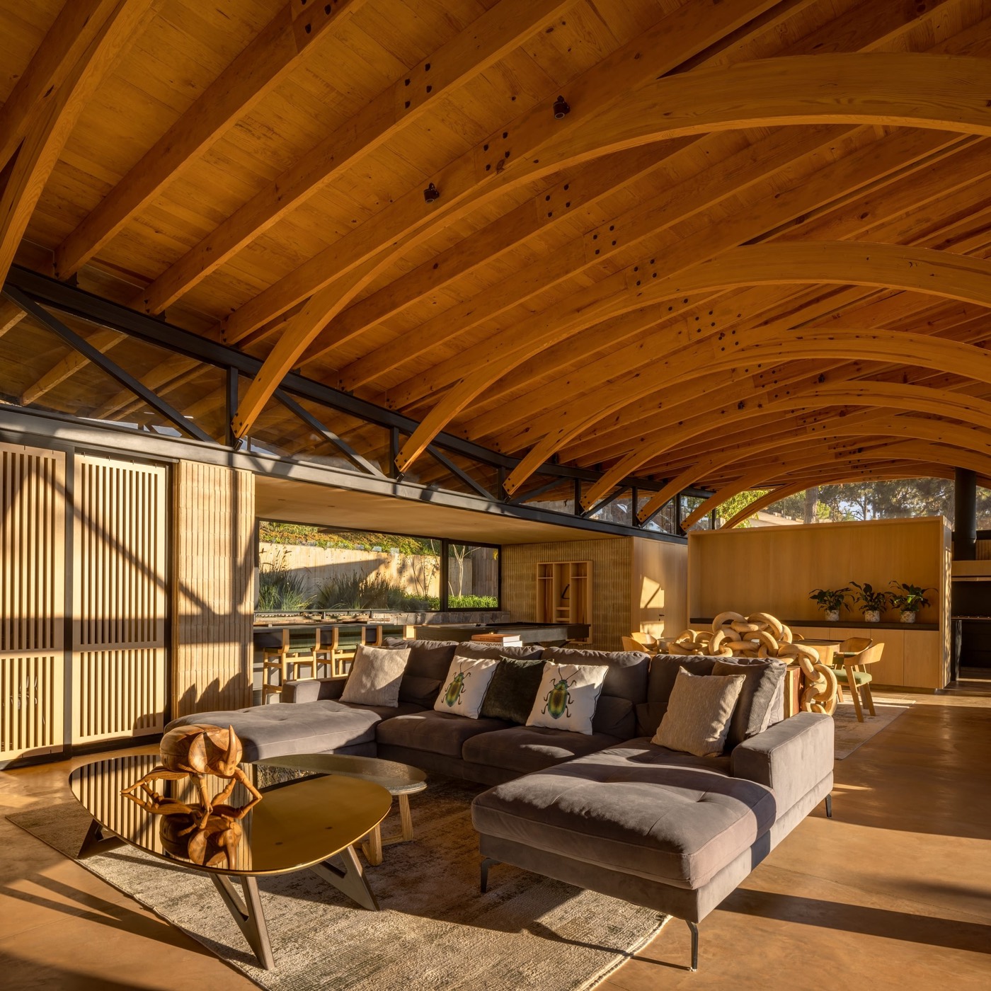 Cubierta de vigas laminadas de madera Glulam fabricada por MICMAC